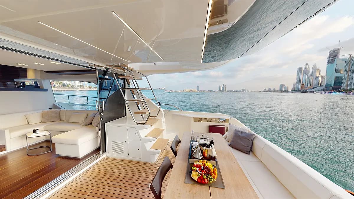 Ferretti 670 Aquilla — салон