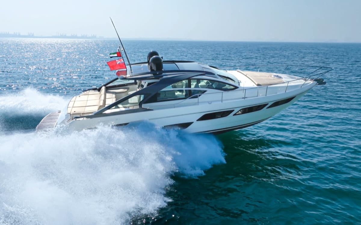 Pershing 5X Pearl White, 52 ft